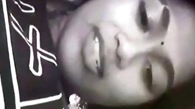 desi beautiful tamil ponnu kissed and boob sucking in park