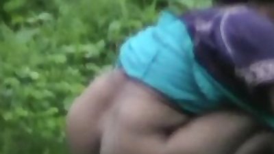 desi moti gandwali village aunti open toilet