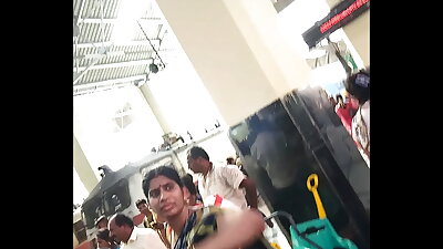 desi aunty showing sexy hip and navel in public - travel diaries