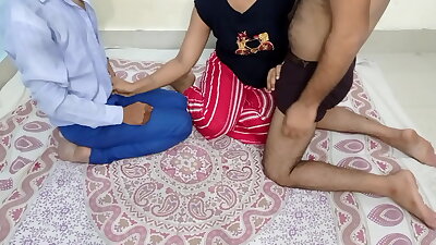 भाभी को पड़ोसी ने पति के साथ मिलकर चोदा