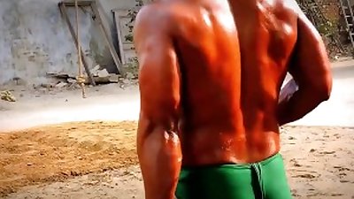 How wrestlers build their bodies with these basic things